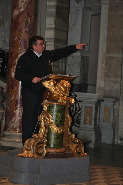 Marco Valenti presenta la basilica di San Marco urante la lezione ai catechisti di Roma