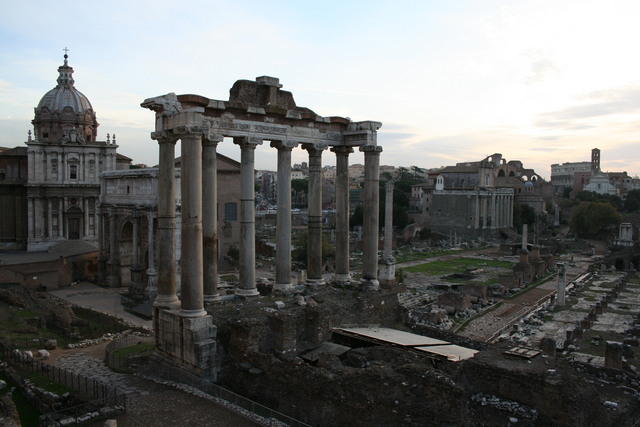 La Via Sacra che sale al Campidoglio ed il Tempio di Saturno