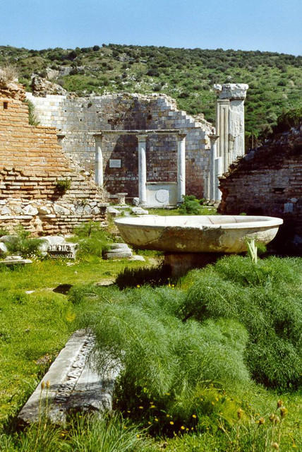 Efeso: la basilica del Concilio (clicca sull'immagine per leggere l'omelia di San Cirillo al Concilio di Efeso)