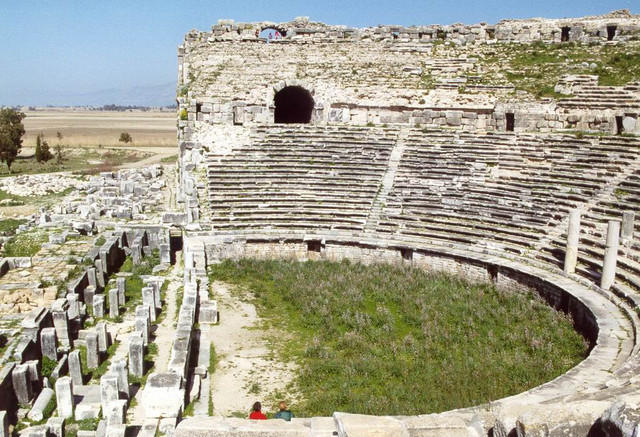 Mileto: il teatro in primavera