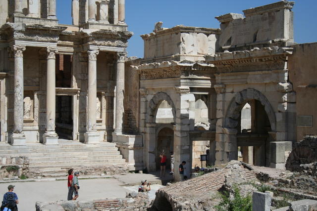 Efeso: biblioteca di Celso e porta di Mazzeo e Mitridate