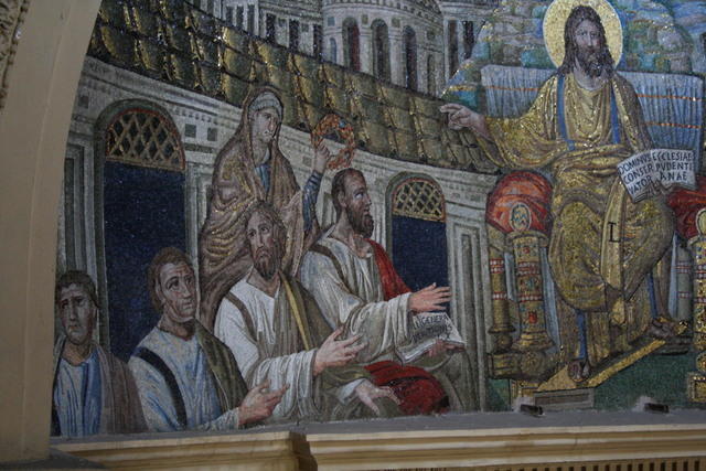 Parte sinistra del mosaico di S.Pudenziana, che si è meglio conservata (ad eccezione dele mani)