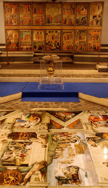 La sala Tiberiade del Pontificio Seminario Romano Maggiore e l'allestimento della mostra