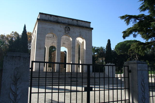 Mausoleo Ossario Gianicolense, opera fascista del 1941 con le memorie garibaldine e della Repubblica Romana