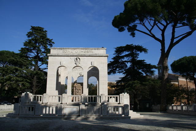 Mausoleo Ossario Gianicolense, opera fascista del 1941 con le memorie garibaldine e della Repubblica Romana