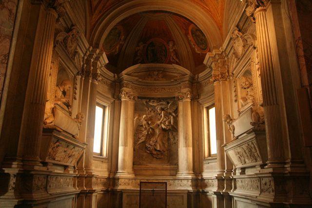 San Pietro in Montorio: cappella Raymondi del Bernini, con l'Estasi di S. Francesco del Baratta
