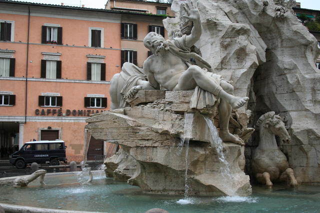 Gian Lorenzo Bernini, piazza Navona, Fontana dei quattro fiumi, il Rio della Plata (clicca per la spiegazione)