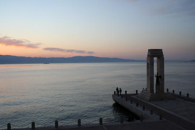 Reggio Calabria: lo stretto dove passò san Paolo, sbarcando a Reggio e ripartendo per Pozzuoli