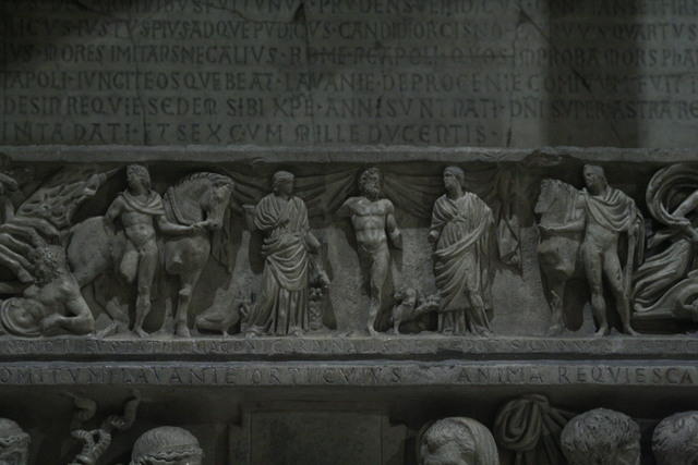 Giove fra Diana e Cerere e fra Castore e Polluce, i Dioscuri con i loro cavalli