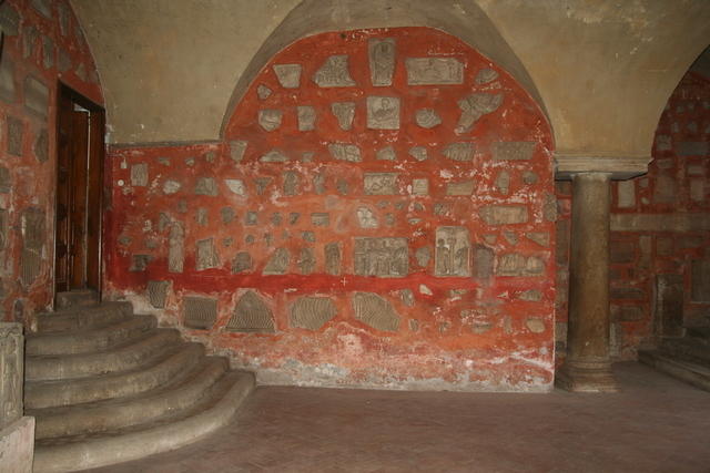 San Lorenzo fuori le mura: il chiostro romanico