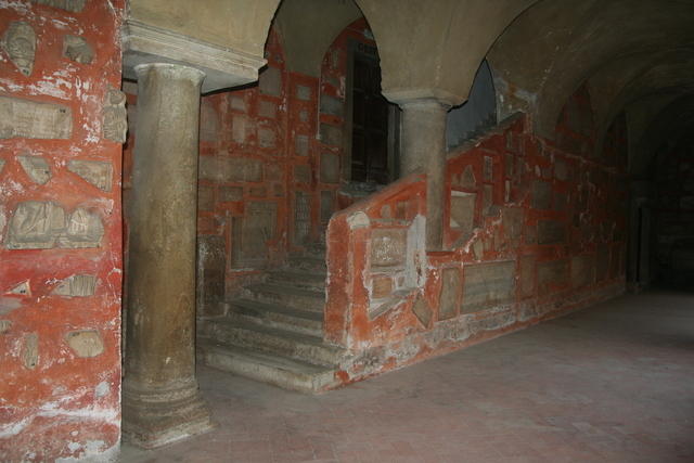 San Lorenzo fuori le mura: il chiostro romanico