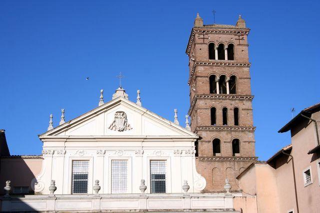 Santa Cecilia in Trastevere: facciata e campanile romanico