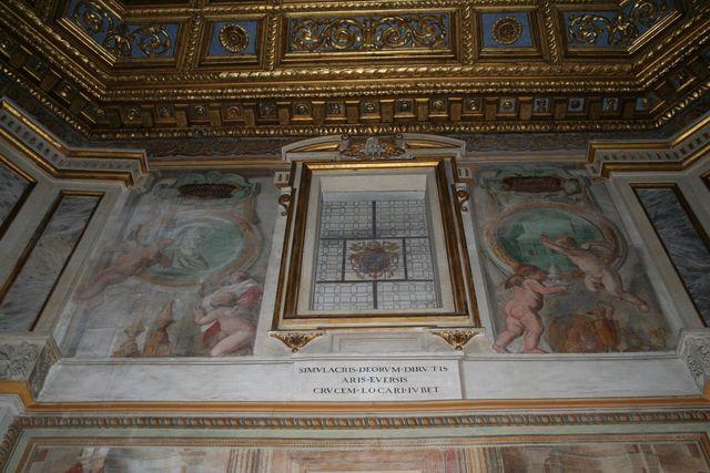 Battistero Lateranense: tondi con Costantino e la basilica di S. Lorenzo