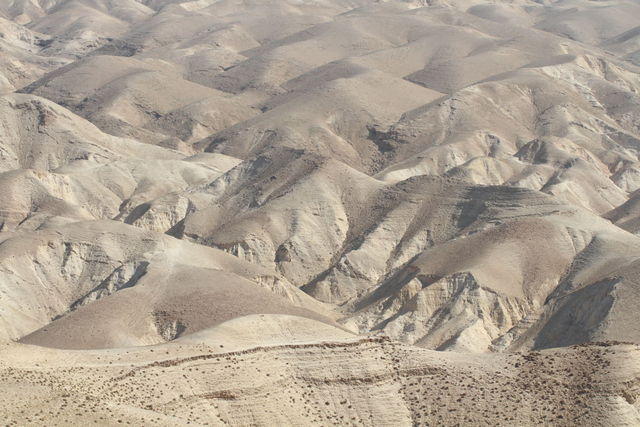 Meditando le tentazioni di Gesù nel deserto di Giuda