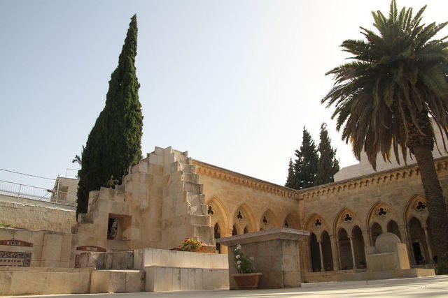 Chiostro crociato nella basilica dell'Eleona
