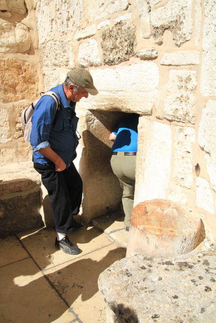 Basilica della Natività, Betlemme, l'ingresso ribassato per impedire l'accesso a cavallo