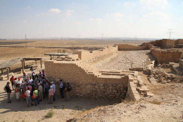 Leggendo Genesi alle porte di Tell Beer Sheva, la città di Abramo