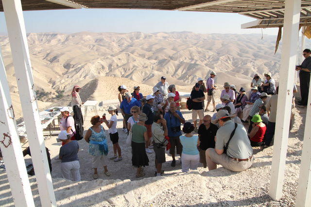 Meditando le tentazioni di Gesù nel deserto di Giuda