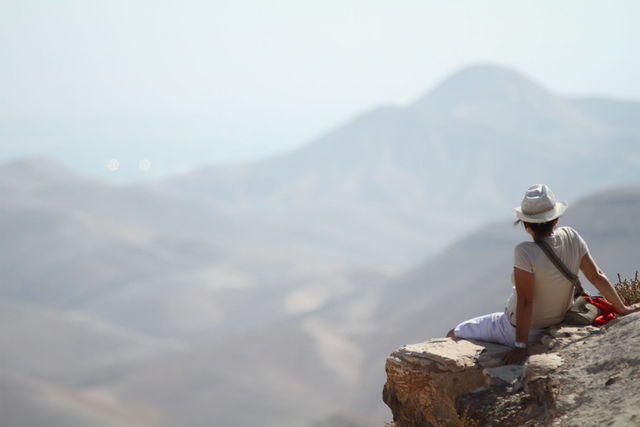 Meditando le tentazioni di Gesù nel deserto di Giuda