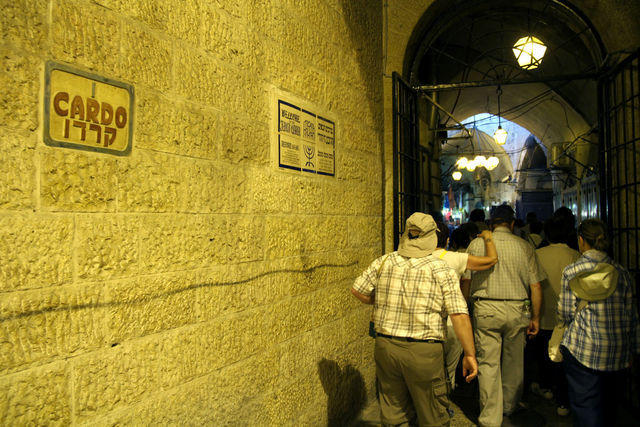 Il cardo nel passaggio dal quartiere ebraico al Suq arabo