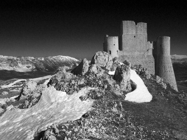 Abruzzo - Calascio - marzo 2005