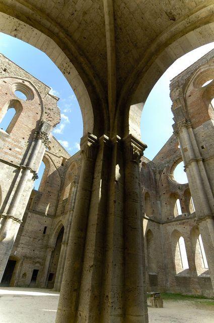 Toscana - Vecchia chiesa di San Galgano (SI) - agosto 2006