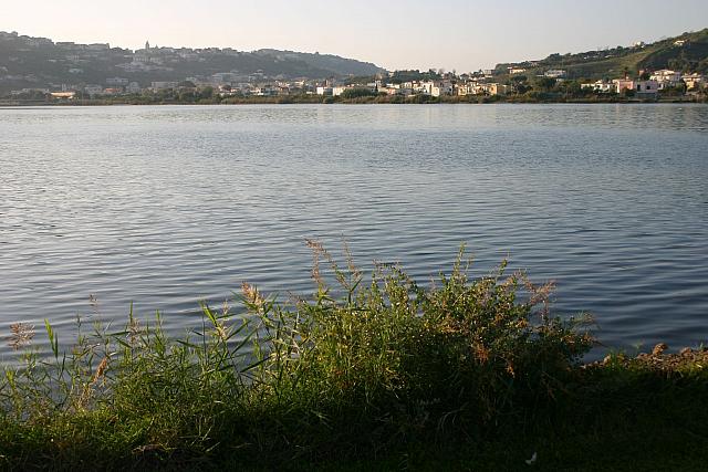 Lago di Miseno o Maremorto, antico porto protetto della flotta romana del Tirreno