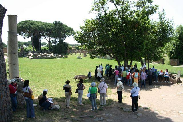Presso il Foro di Ostia antica