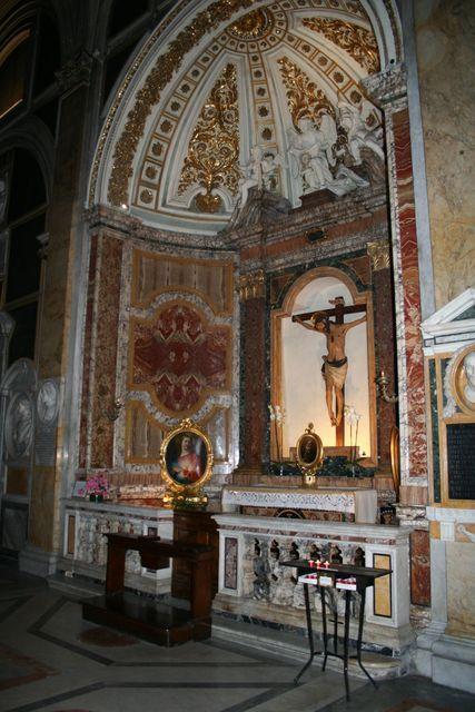 Sant'Agostino in Campo Marzio: il crocifisso dinanzi al quale era solito pregare san Filippo Neri