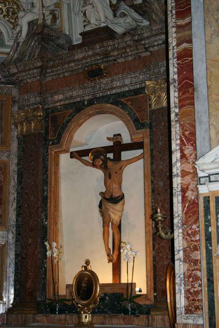 Sant'Agostino in Campo Marzio: il crocifisso dinanzi al quale era solito pregare san Filippo Neri