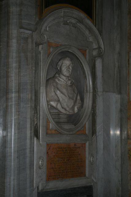 Sant'Agostino in Campo Marzio: busto dell'agostiniano Onofrio Panvinio