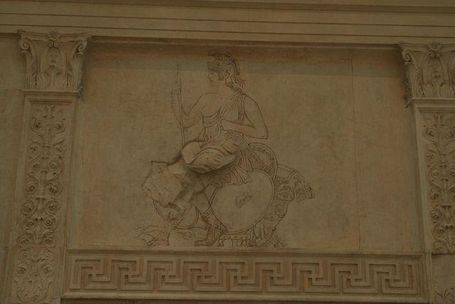 Ara pacis Augustae: la dea Roma