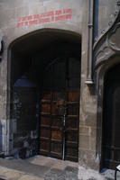 Canterbury, Cattedrale, il portone dai cui entrarono i sicari ed il luogo del martirio di Thomas Becket