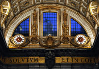 San Pietro4 - Sopra le porte d'ingresso