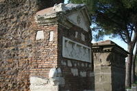 Tomba detta del Frontespizio con quattro busti della II metà del I secolo a.C.