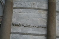 Bestiario medioevale alla base della Torre, con iscrizione di fondazione