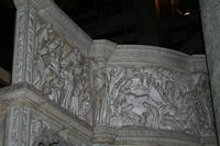 Giovanni Pisano: la Natività e, a sinistra, Annunciazione, Visitazione e nascita del Battista