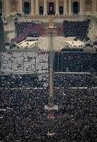 I funerali di papa Giovanni Paolo II, in piazza San Pietro, l'8 aprile 2005