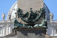 L'obelisco, testimonianza del Circo di Caligola e Nerone, luogo del martirio di Pietro e dei protomartiri romani
