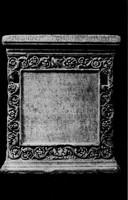 La faccia anteriore dell'ara con l'iscrizione dedicatoria di papa Gregorio VII