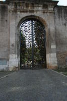 Porta di Jannis Kounellis per Santa Croce in Gerusalemme (2007)