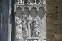 Fossacesia, Abbazia di S.Giovanni in Venere, Portale, L'annuncio dell'angelo a Zaccaria