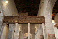 L'iconostasi lignea del 1150 ca. all'interno della chiesa