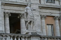 Statua di Costante II, figlio di Costantino, proveniente dalle terme di Costantino