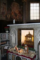 Altare-reliquiario con le "catene" (i "vincoli") di San Pietro