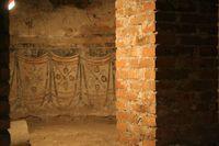 San Saba all'Aventino: scavi sottostanti la chiesa con la chiesa del VII (trasformata in luogo di sepoltura) e dell'VIII secolo