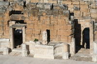 Gerapoli (Hierapolis): il teatro con il mito di Dioniso, di Apollo e di Artemide