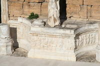 Gerapoli (Hierapolis): il teatro con il mito di Dioniso, di Apollo e di Artemide