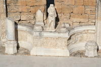 Gerapoli (Hierapolis): il teatro con il mito di Dioniso, di Apollo e di Artemide