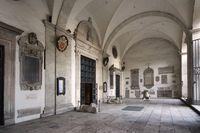 La basilica di S. Marco, dove secondo la tradizione Marco scrisse il suo vangelo (clicca per il testo)